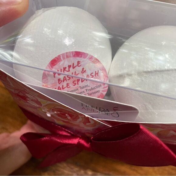 Freida & Joe Aromatherapy Bath Bombs Gift Set of 4 NWOT - Picture 3 of 8